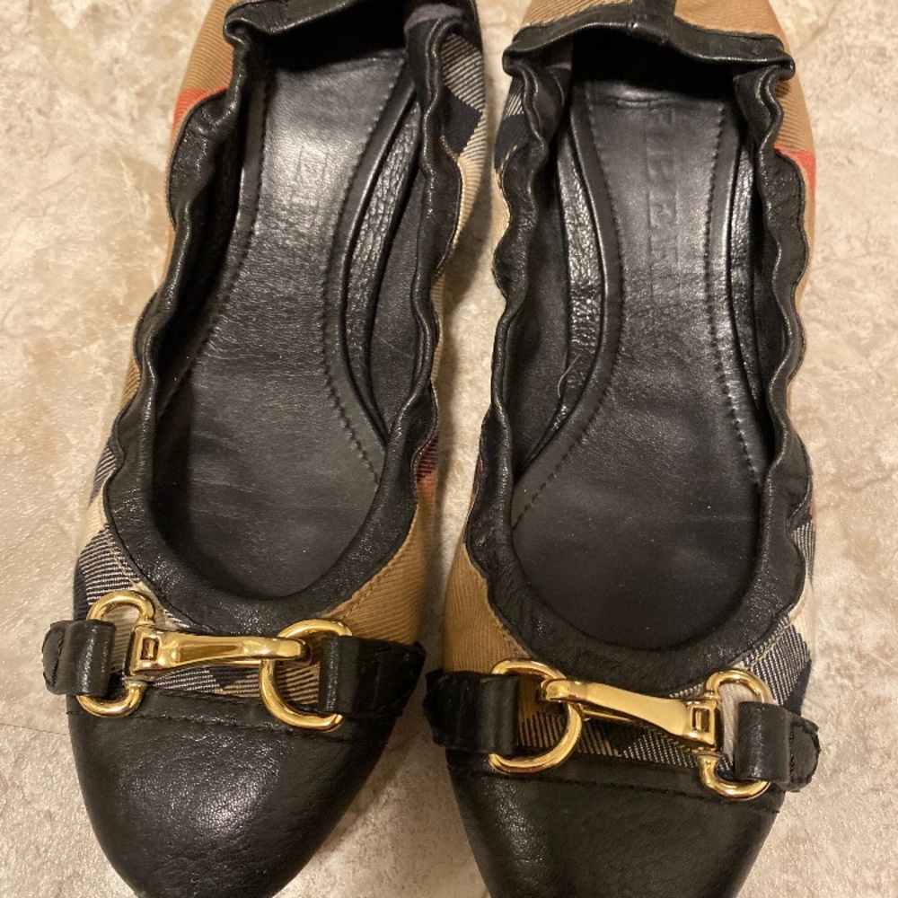 Burberry flats